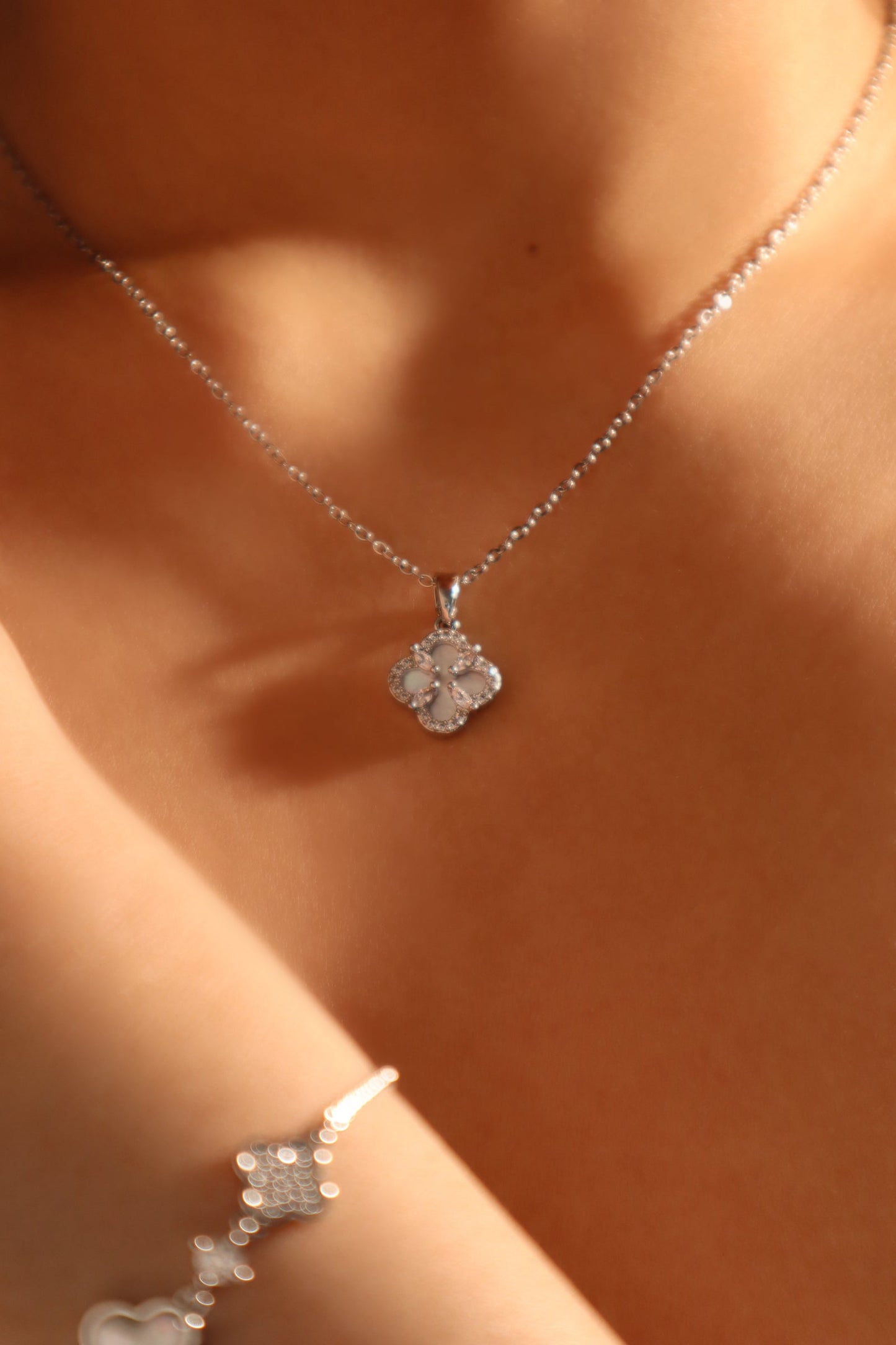 Lucky Leaf Shell Pearls Necklace