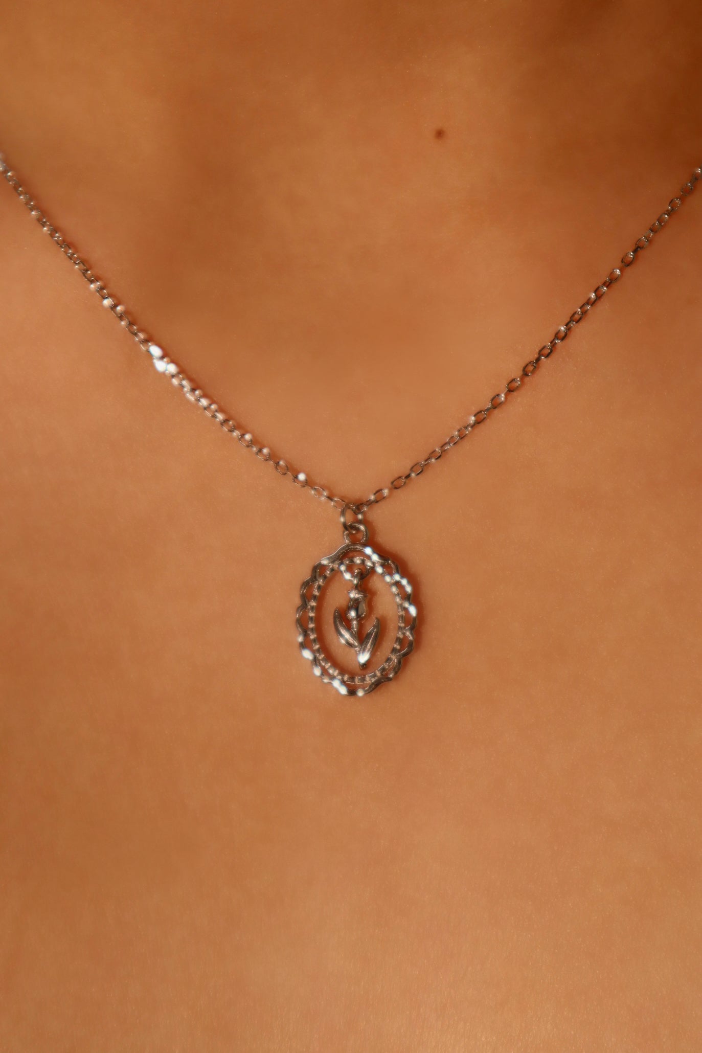 925 Sterling Silver Garland Tulip Necklace