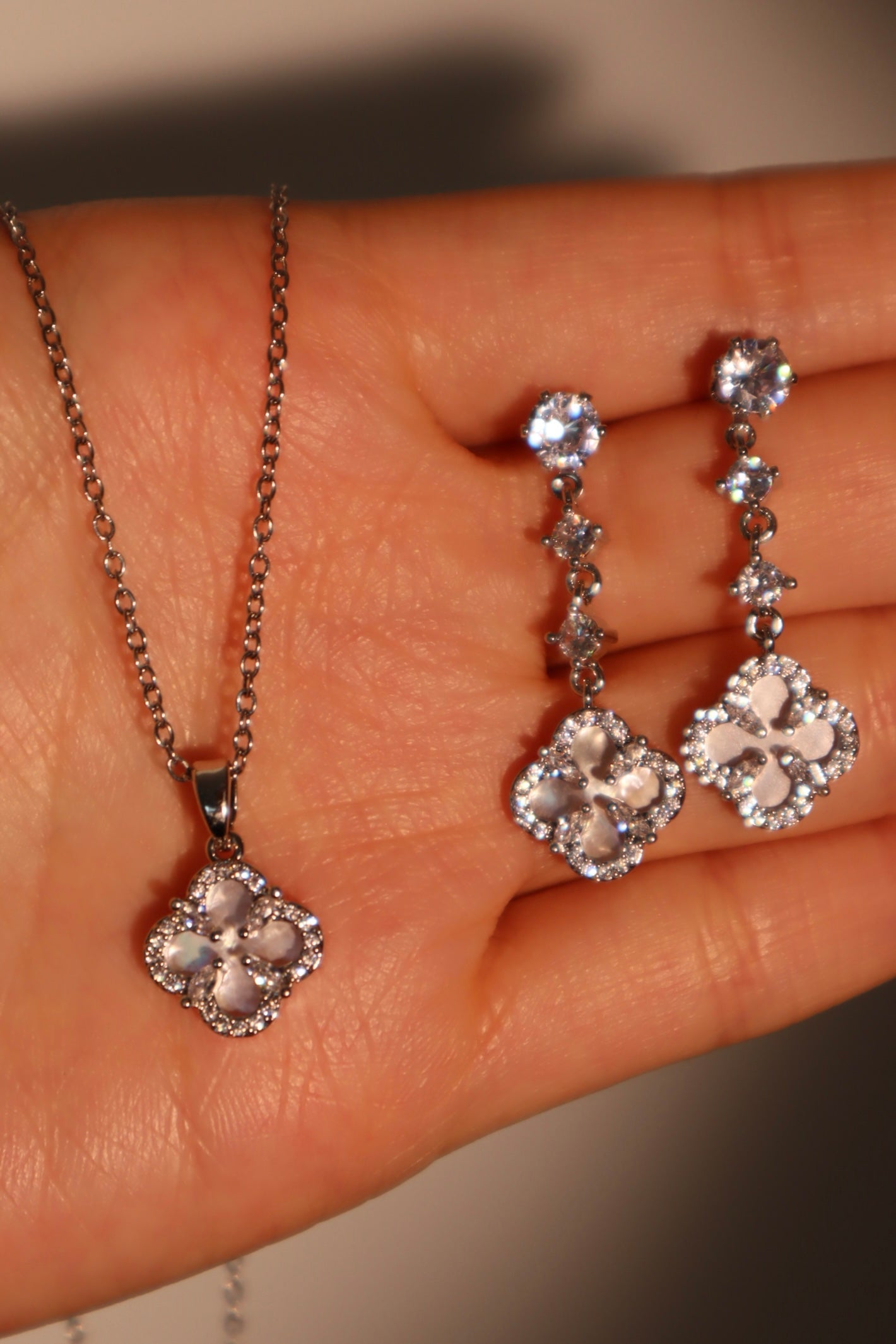 Lucky Leaf Shell Pearls Earrings