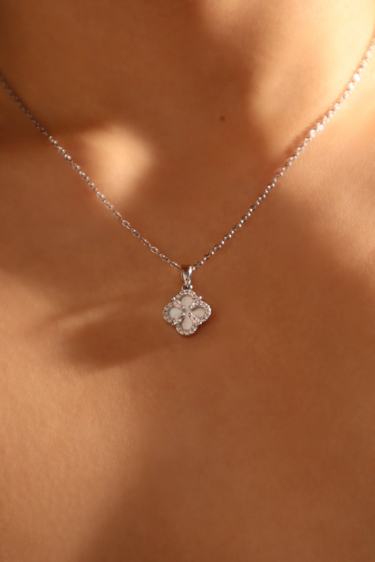 Lucky Leaf Shell Pearls Necklace