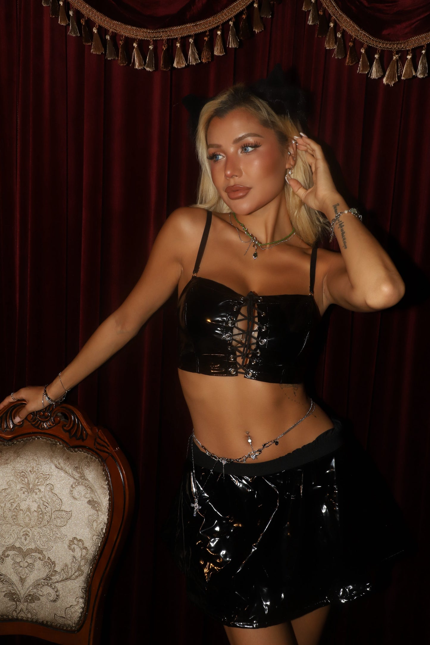 Platinum Plated Emerald Vine Bowknot Necklace