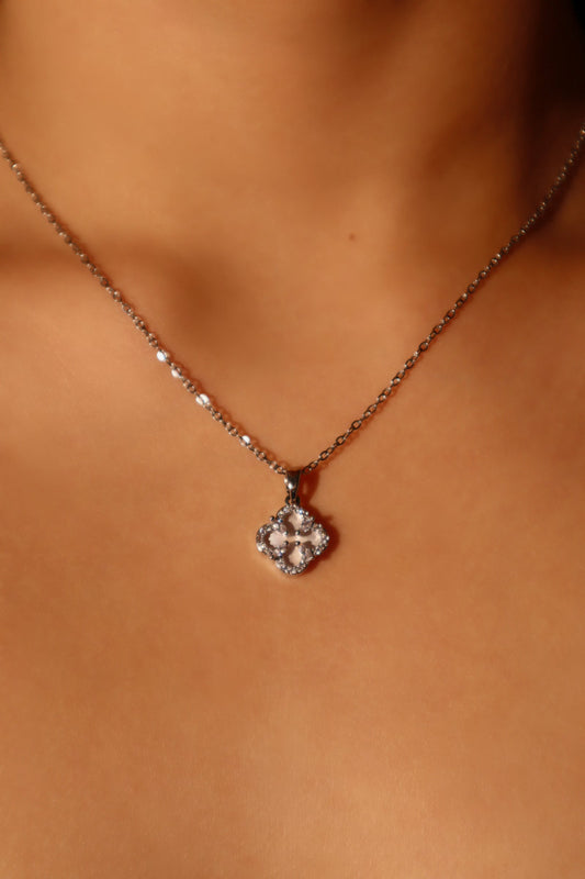 Lucky Leaf Shell Pearls Necklace