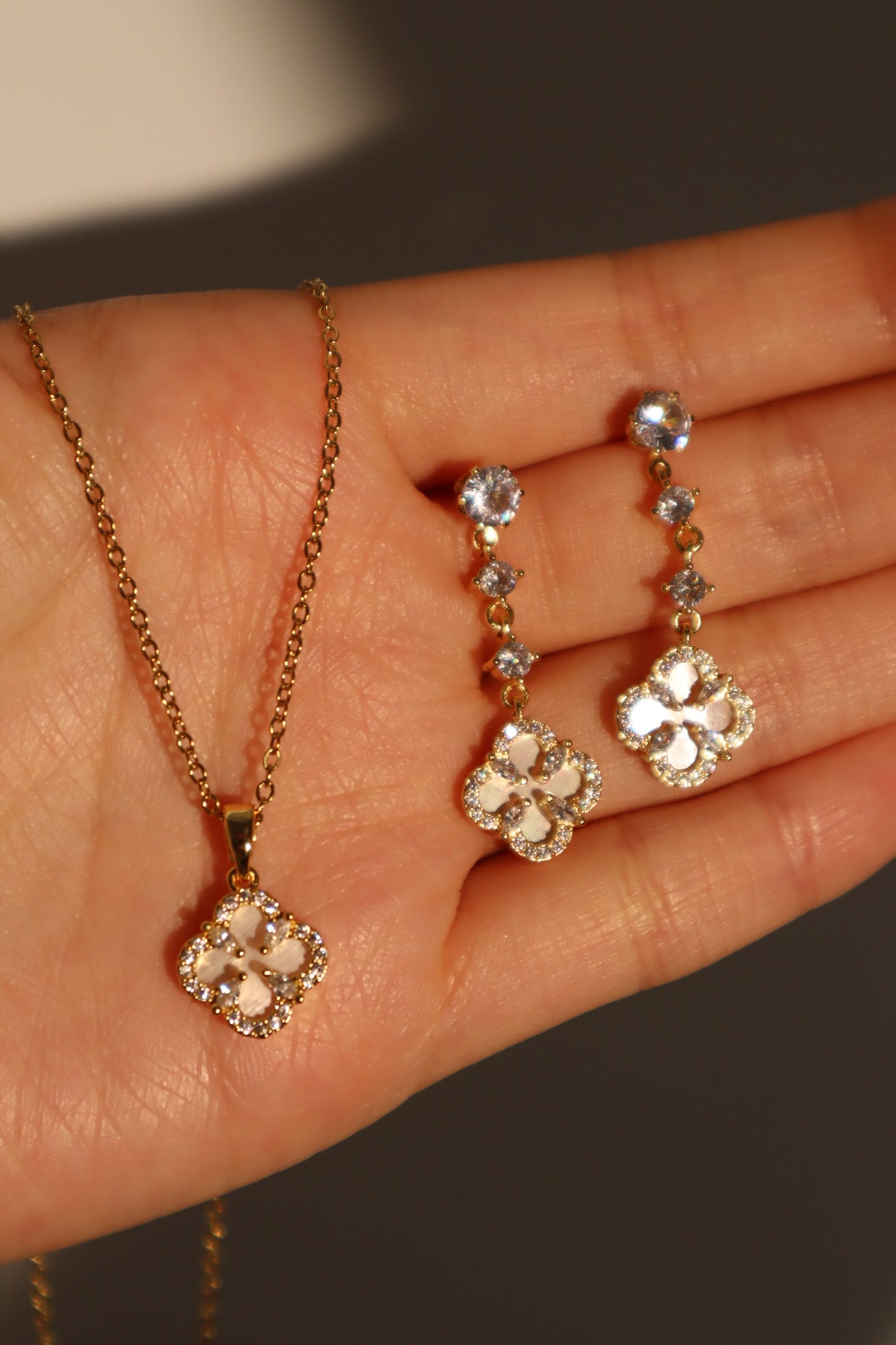 18K Real Gold Plated Lucky Leaf Shell Pearls Necklace