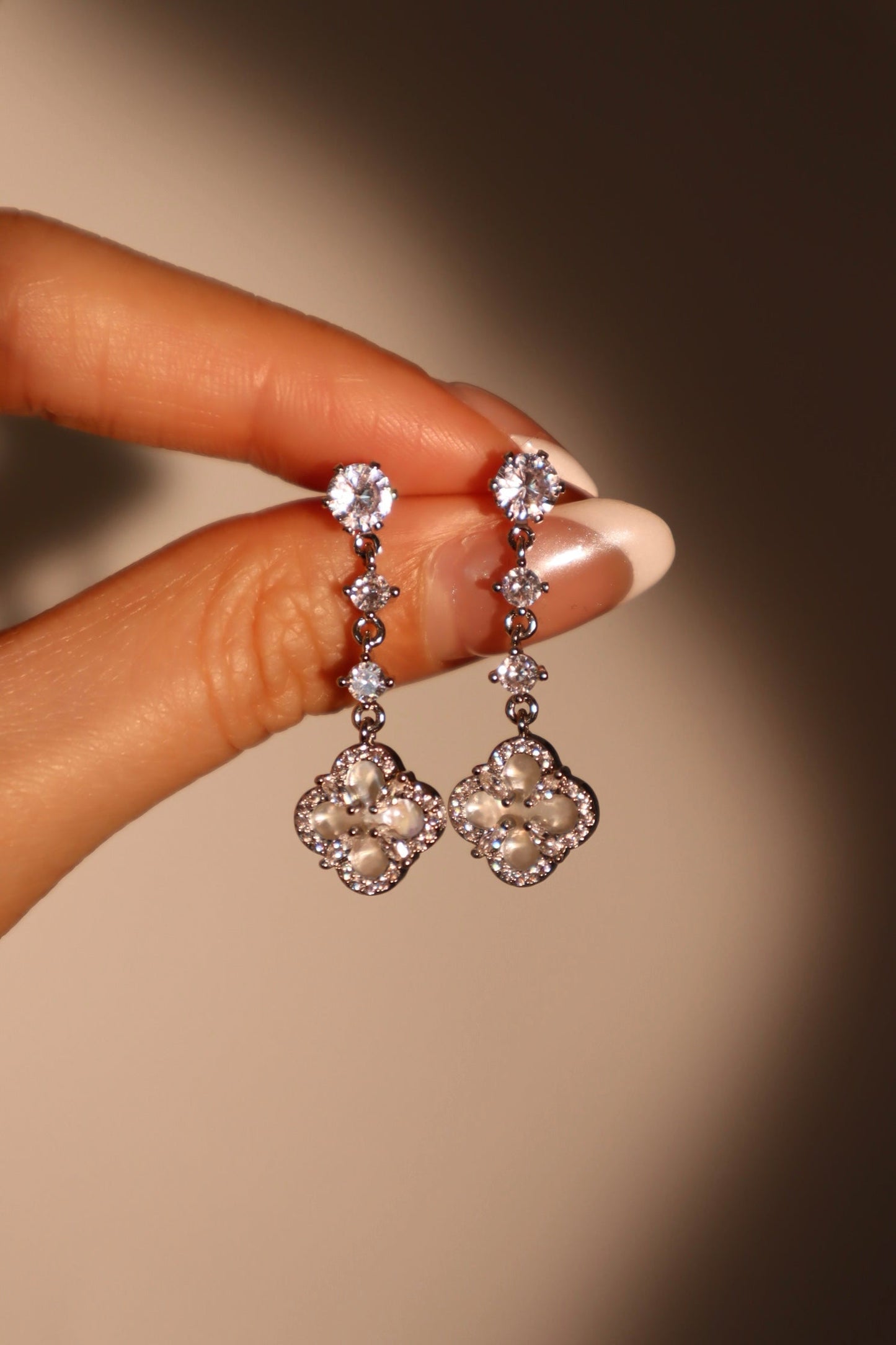 Lucky Leaf Shell Pearls Earrings