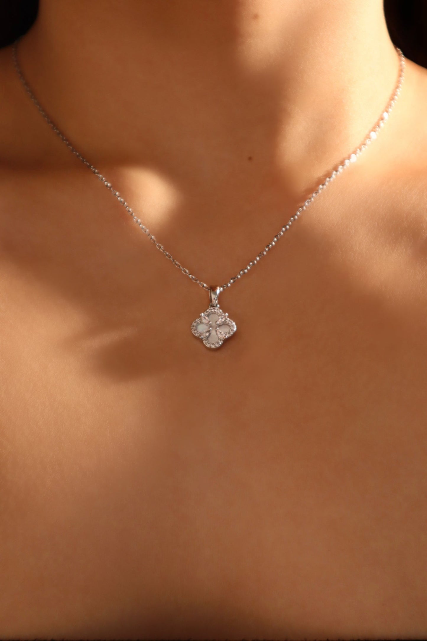 Lucky Leaf Shell Pearls Necklace