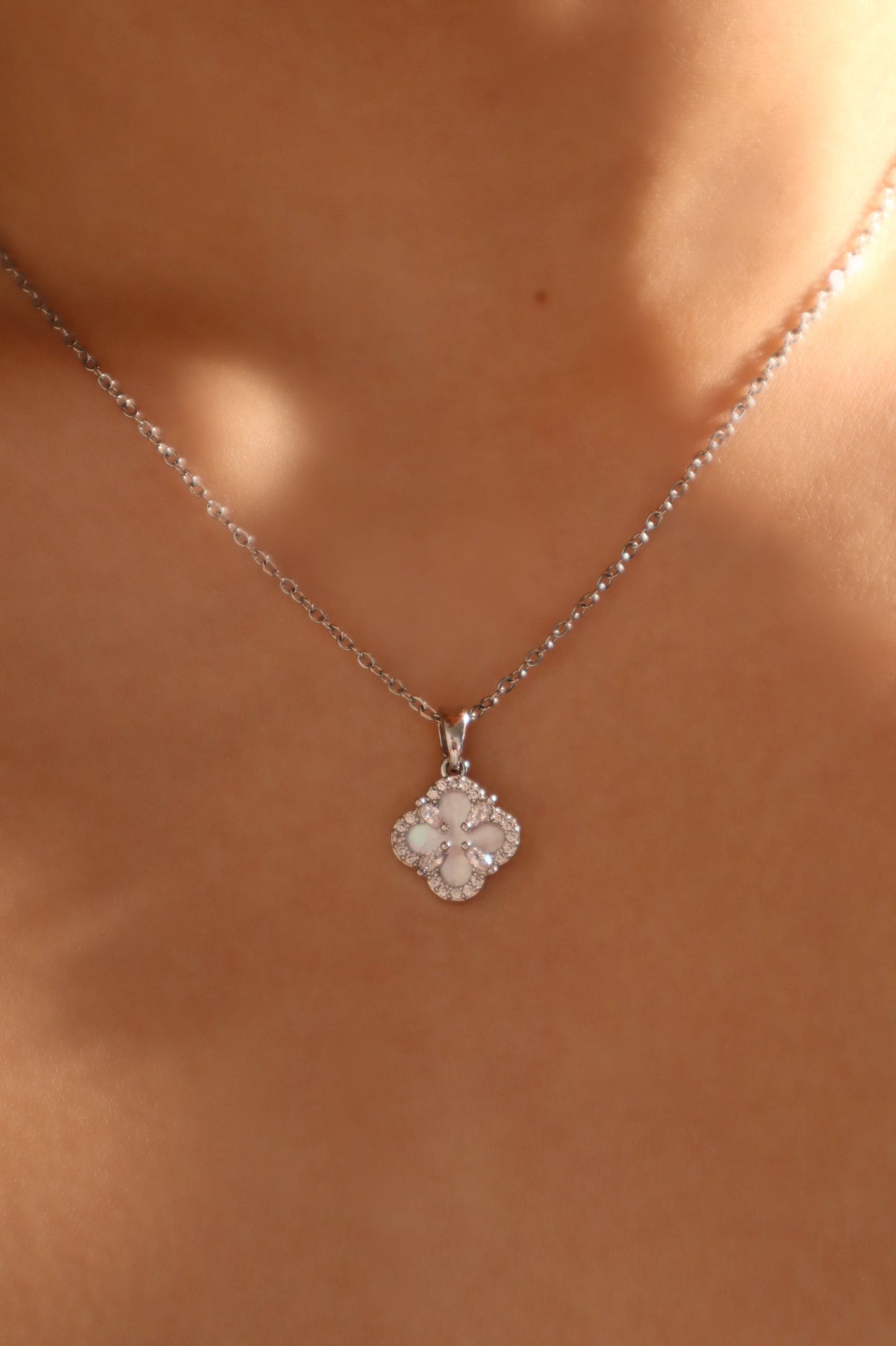 Lucky Leaf Shell Pearls Necklace