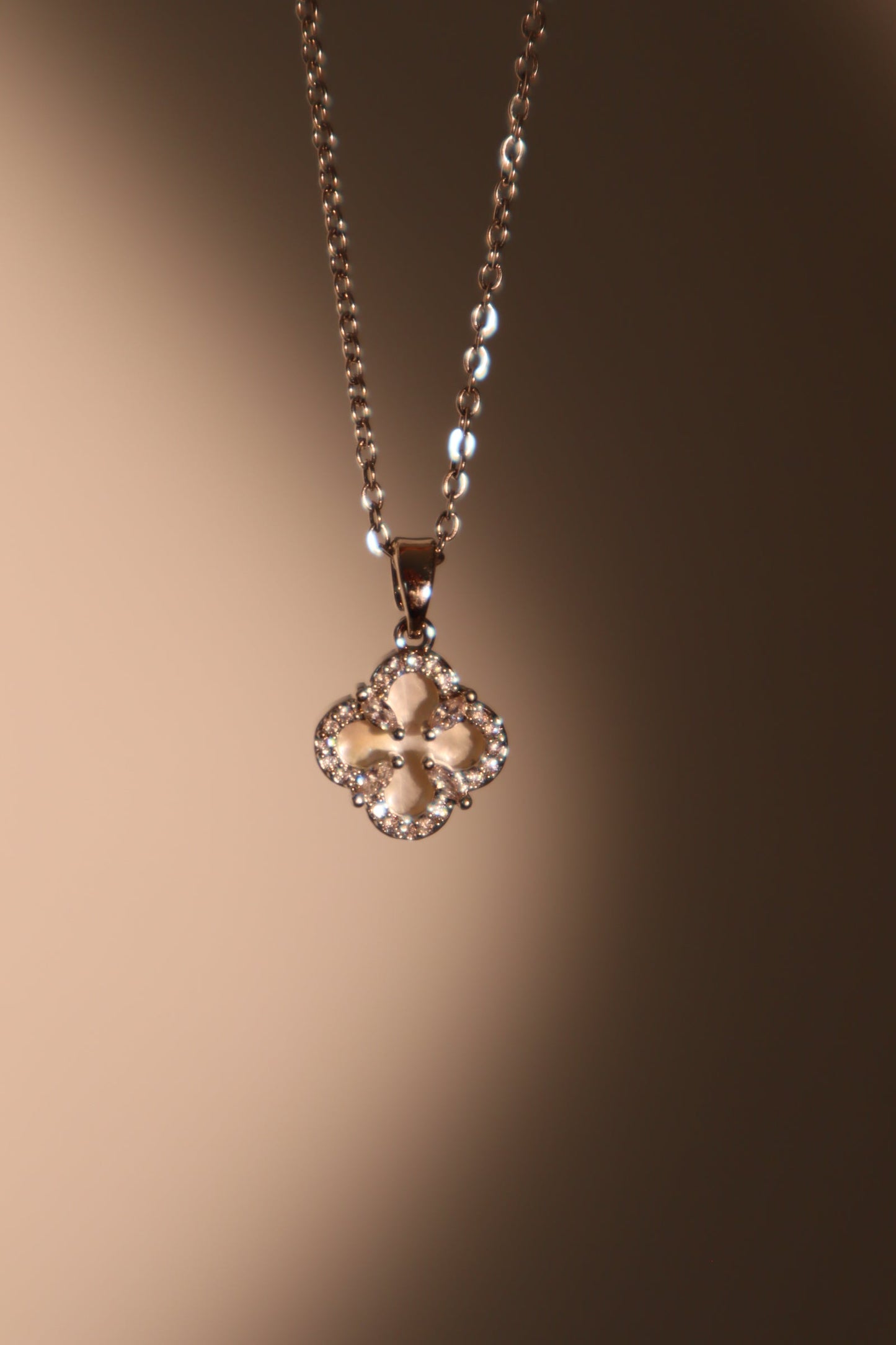 Lucky Leaf Shell Pearls Necklace