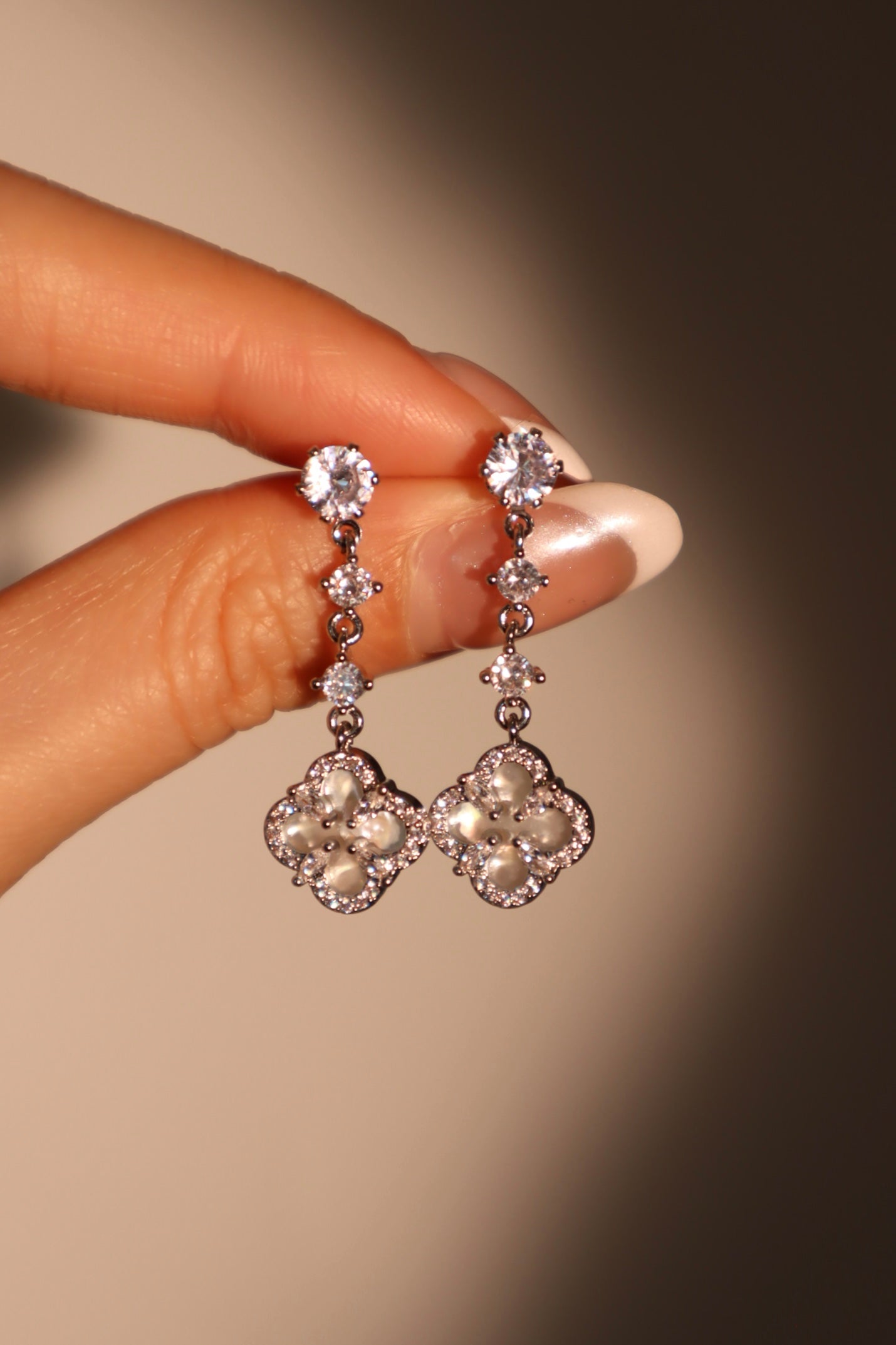 Lucky Leaf Shell Pearls Earrings