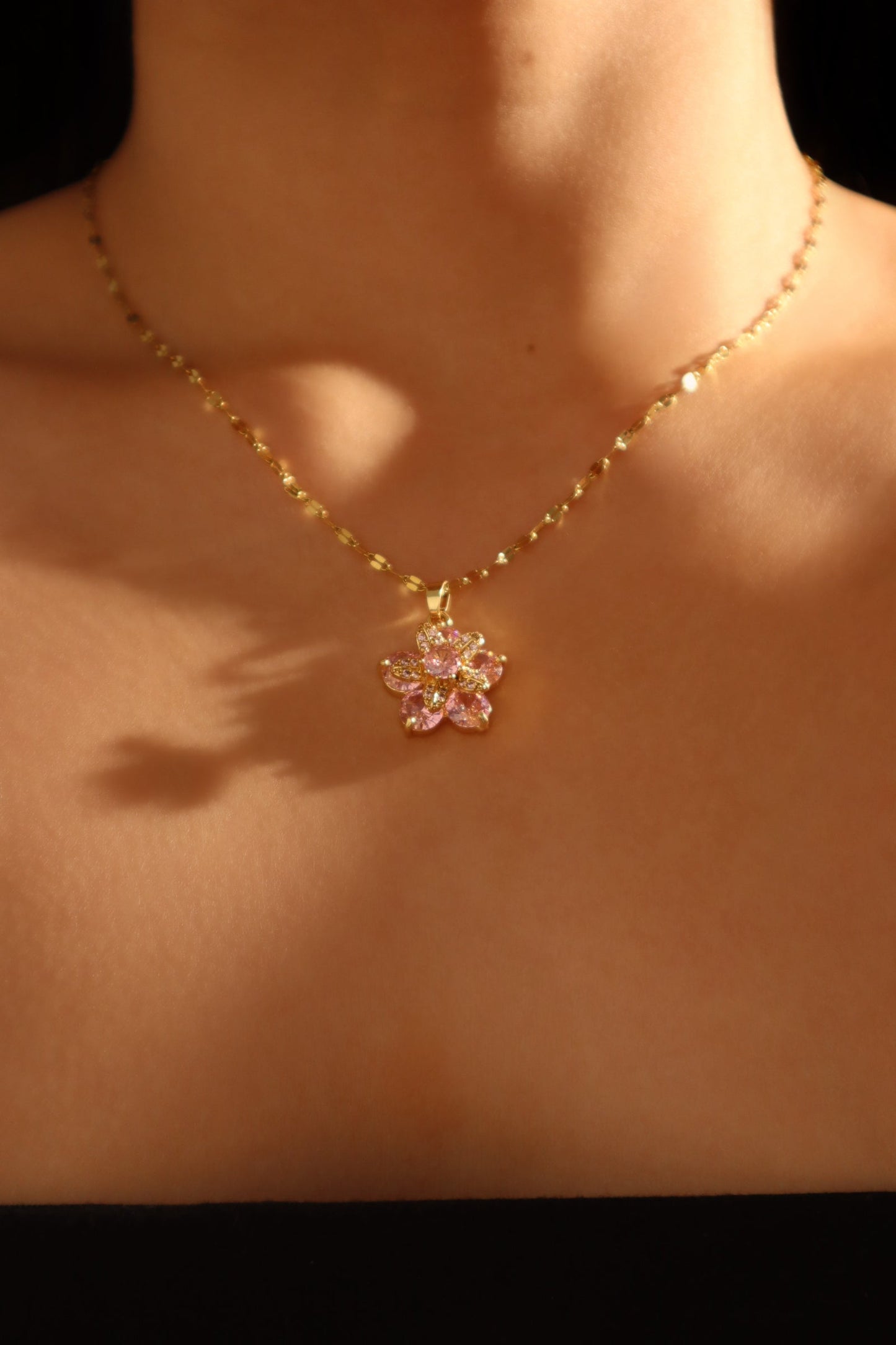 18K Real Gold Plated Spinning Pink Flowers Necklace