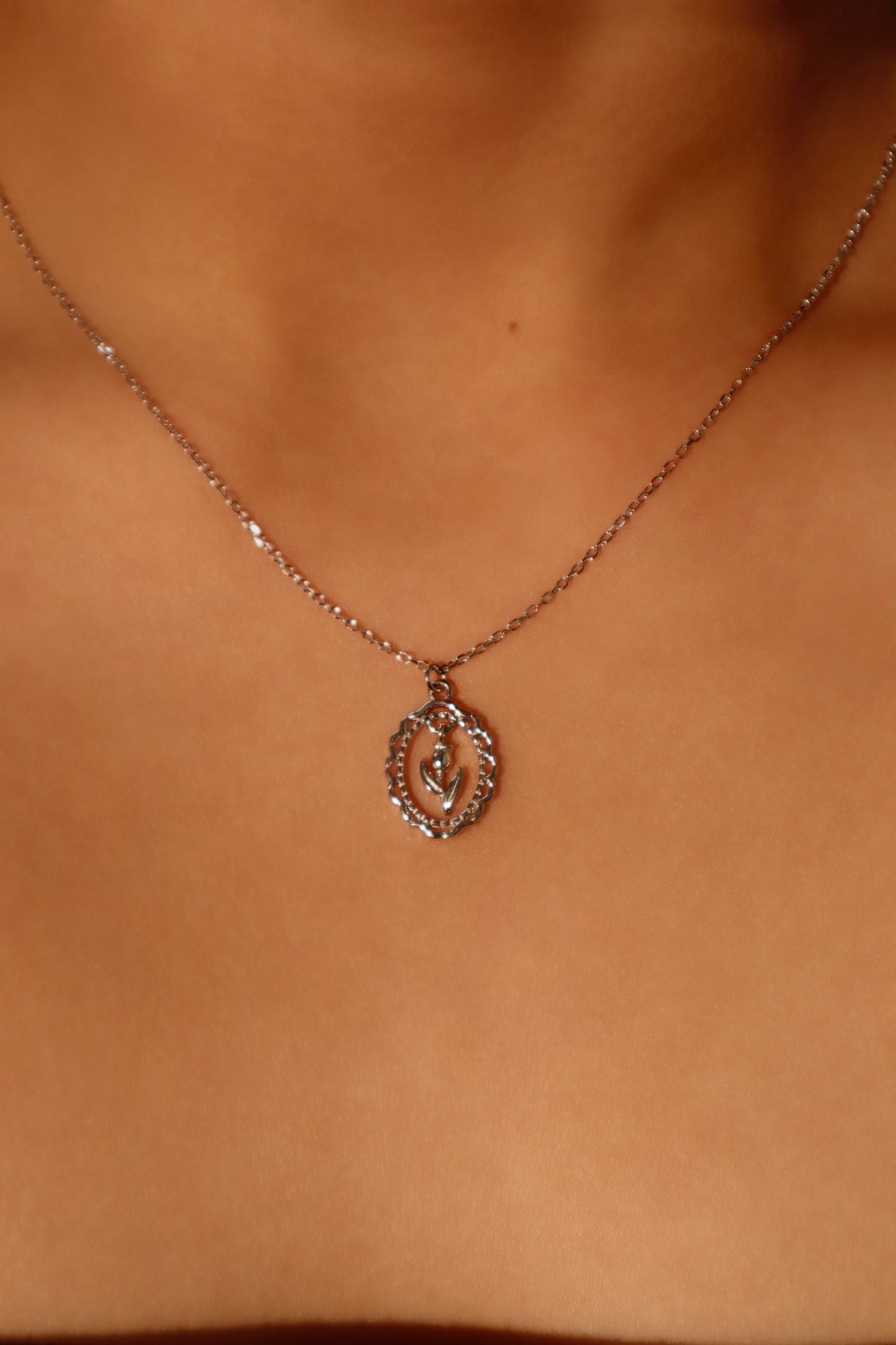 925 Sterling Silver Garland Tulip Necklace