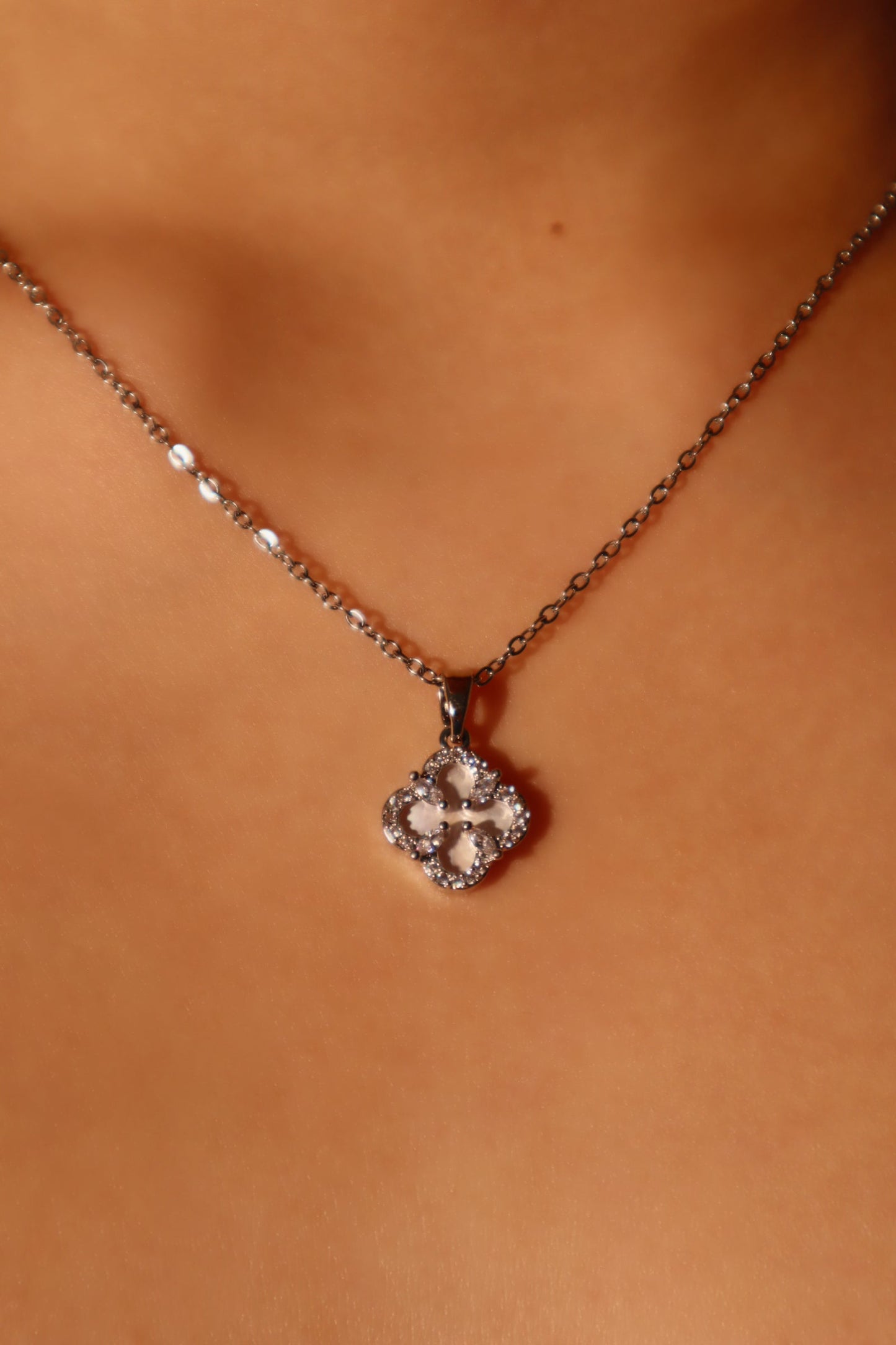 Lucky Leaf Shell Pearls Necklace