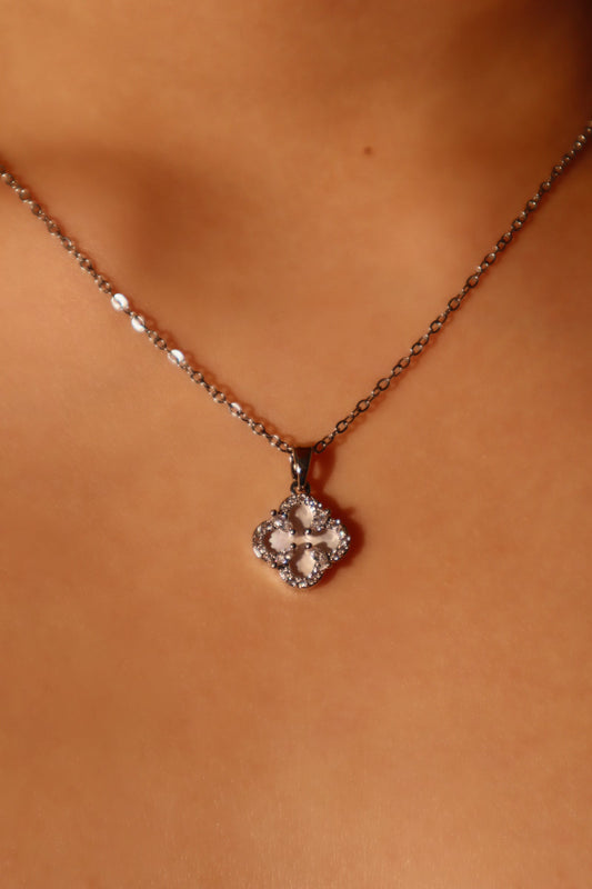 Lucky Leaf Shell Pearls Necklace