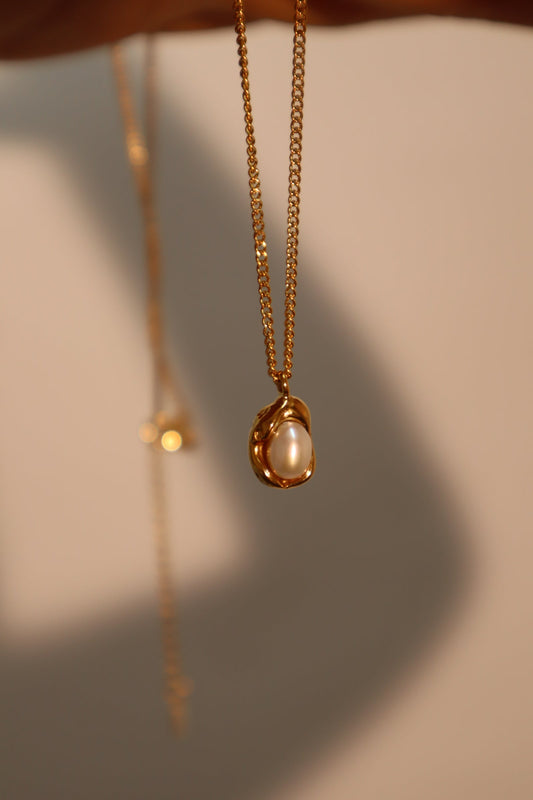 18K Gold Stainless Steel Pearl Shell Necklace