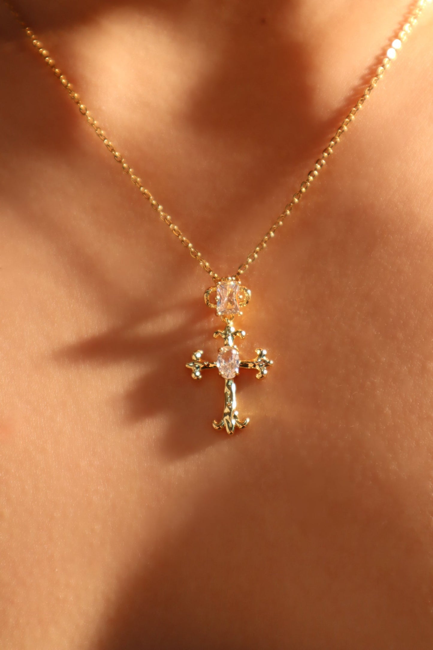 18K Gold Diamond Cross Pendant Necklace